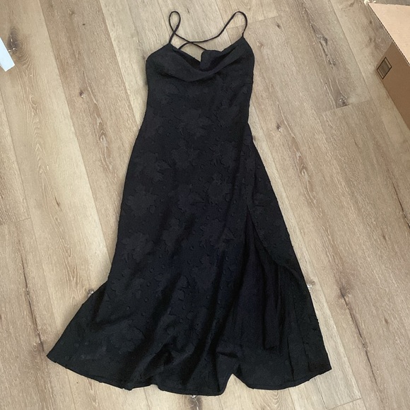 Hello Molly Dresses & Skirts - Hello Molly MIDI Dress size medium cowl neck and slit